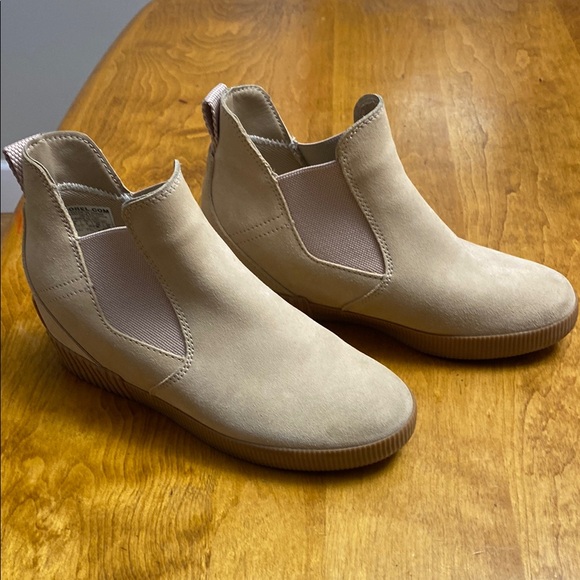 Sorel Out N About slip on wedge boots - Picture 2 of 6